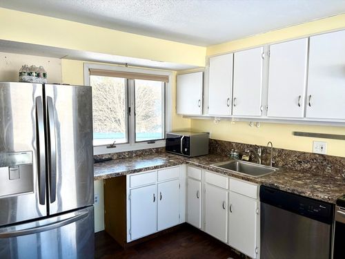 1-1 Autumn Ln, Amherst, MA, 01002-3316 | Card Image