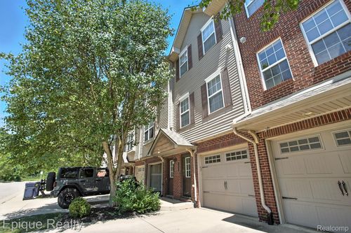 2206 Knotty Pine Trl, Howell, MI, 48855-7801 | Card Image