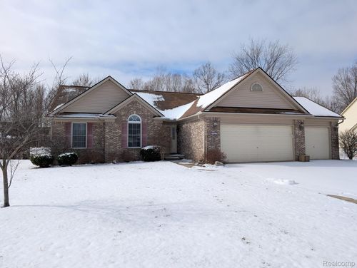 4090 Grand Oaks Trl, Burton, MI, 48519-1628 | Card Image