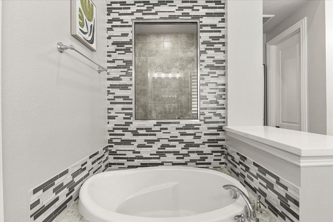 Full bath featuring a garden tub | Image 25