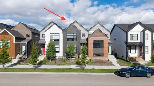 20548 Main St Se, Calgary, AB, T3M3E9 | Card Image