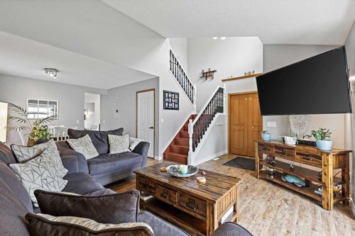 32 Millrise Cres Sw, Calgary, AB, T2Y2H6 | Card Image