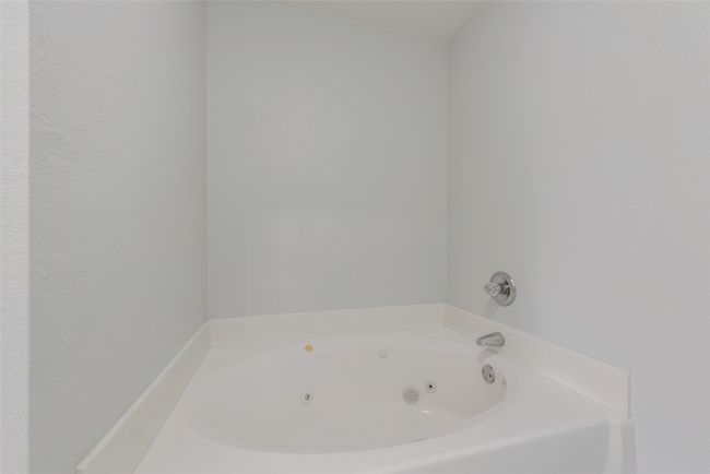 Jetted Tub | Image 20