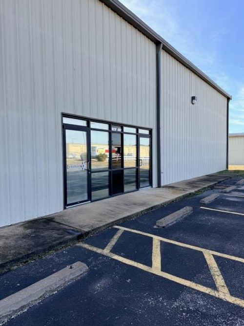 ste-100-1960 E Blaine St, Springfield, MO, 65803-4586 | Card Image