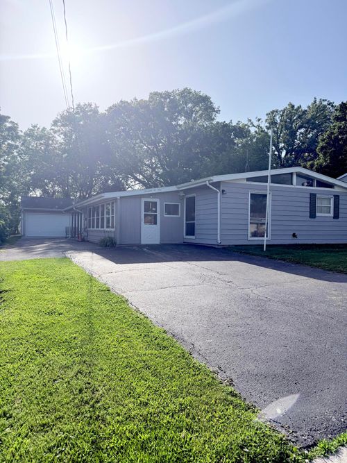 1401 Fairlane Dr, Valparaiso, IN, 46383-3644 | Card Image