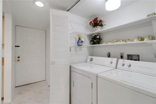 apt-305-2121 Collier Ave, FORT MYERS, FL, 33901-8192 | Card Image