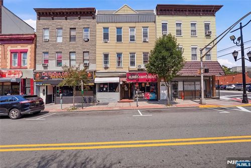 913 Summit Ave, Union City, NJ, 07087-5526 | Card Image