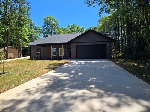 2328 Summerlin St, Winston Salem, NC, 27103-5529 | Card Image