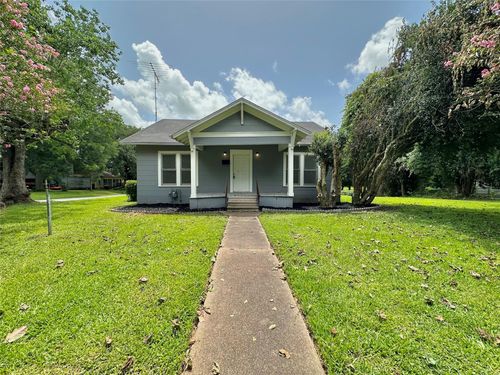 716 Olive St, Wharton, TX, 77488-4047 | Card Image