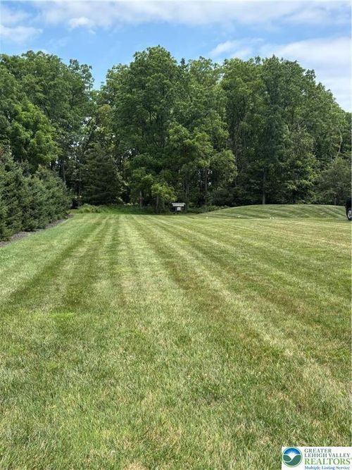 9835 Hilltop Dr, Bangor, PA, 18013-4249 | Card Image