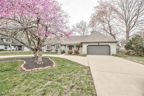 4304 W 83rd St, Prairie Village, KS, 66208-5017 | Card Image
