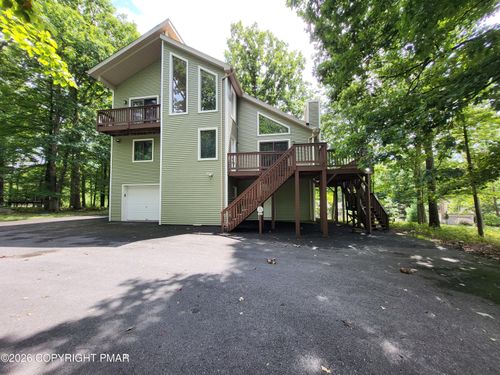 3233 Windermere Dr, Bushkill, PA, 18324-6922 | Card Image