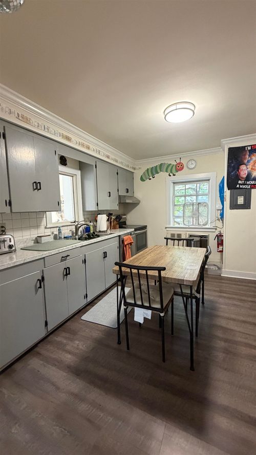 233 Pearl St, Burlington, VT, 05401-3712 | Card Image