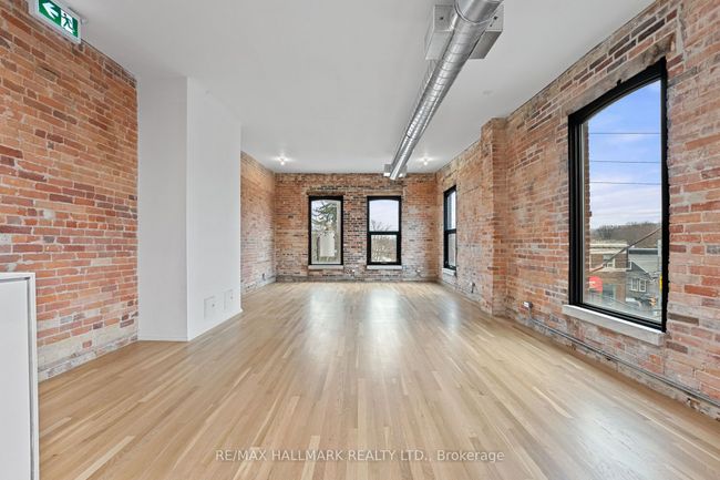 300 - 972 Queen St E, Home with 0 bedrooms, 1 bathrooms and null parking in Toronto ON | Image 6