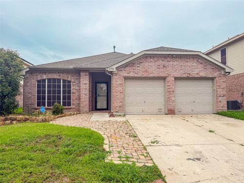2752 Scarborough Dr, Grand Prairie, TX, 75052-4271 | Card Image