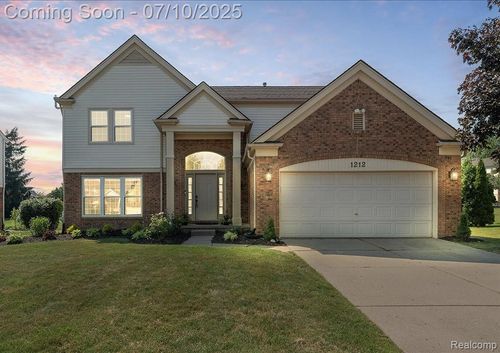 1212 Harvard Dr, Rochester Hills, MI, 48307-3146 | Card Image