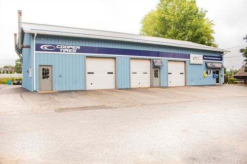 8 Englewood St, Webster, MA, 01570-2047 | Card Image