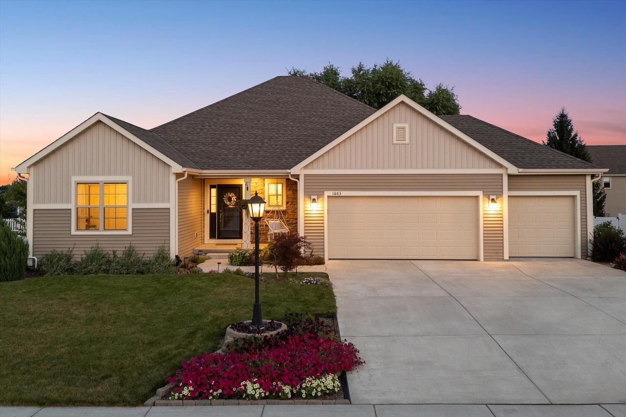 1683 Willow Drive, For Sale in Port Washington Zoocasa