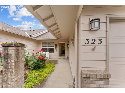 323 Ne Fircrest Pl, Mcminnville, OR, 97128-9016 | Card Image