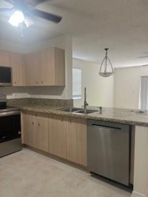 9898-9898 Kamena Cir, Boynton Beach, FL, 33436-3960 | Card Image