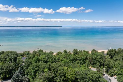 5196 Mackenzie Dr, Kewadin, MI, 49648-9091 | Card Image