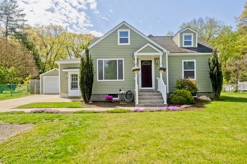 40 Susan Ave, South Hadley, MA, 01075-3055 | Card Image