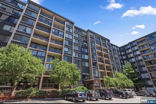 9060 Palisade Ave, North Bergen, NJ, 07047-6137 | Card Image