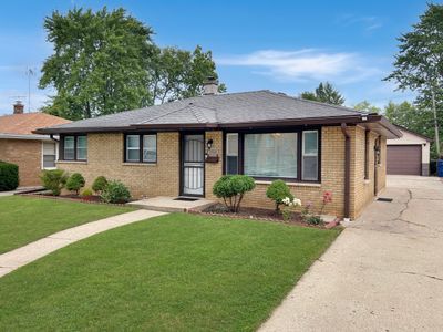 2041 Linden Avenue, House other with 3 bedrooms, 2 bathrooms and 2 parking in Waukegan IL | Image 3