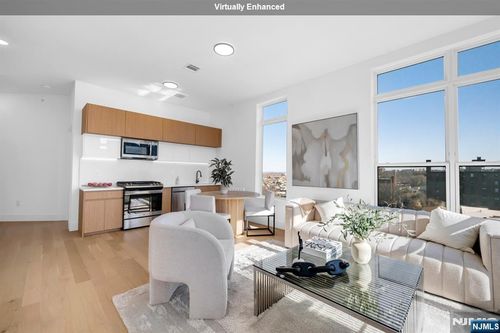 649 38th St, Union City, NJ, 07087-2518 | Card Image