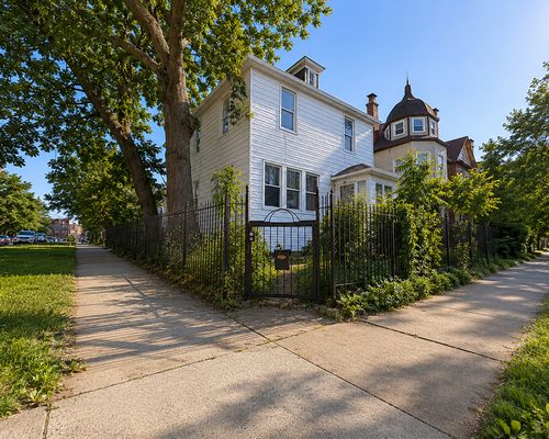 2481 E 74th St, CHICAGO, IL, 60649-3423 | Card Image