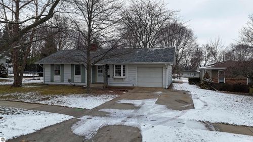 990 Glencoe Rd, Alma, MI, 48801-1443 | Card Image