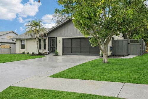 5753 Colonial Oaks Blvd, SARASOTA, FL, 34232-6112 | Card Image