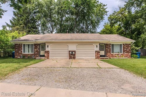 207 Murphy St, Linden, MI, 48451-9049 | Card Image