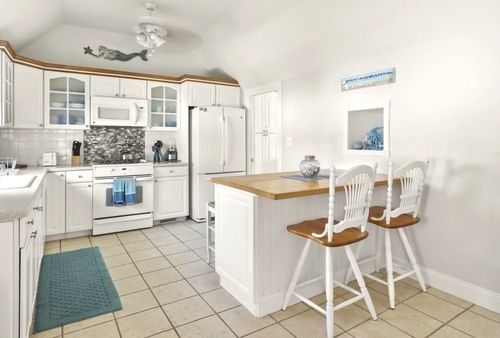 12 Grove St, Onset, MA, 02558-1895 | Card Image