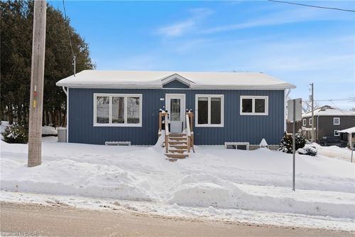 32 Nichol St W, Norfolk, ON, N0E1Y0 | Card Image