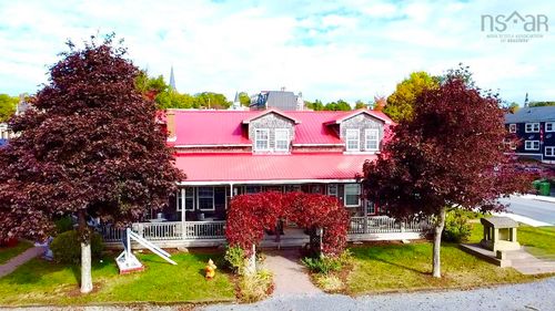 41 Coleraine St, Pictou, NS, B0K1H0 | Card Image