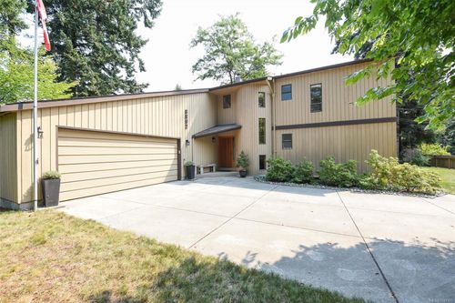 8892 Henderson Ave, Courtenay, BC, V9J1A5 | Card Image