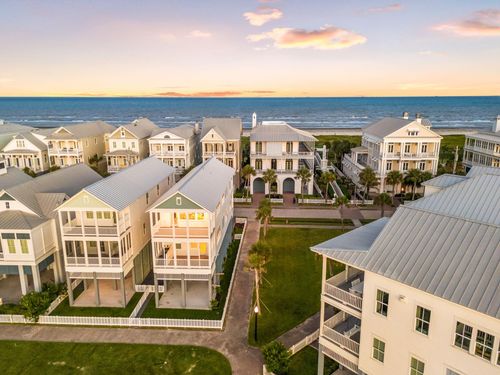 2602 E Seaside Dr, Galveston, TX, 77550-2713 | Card Image