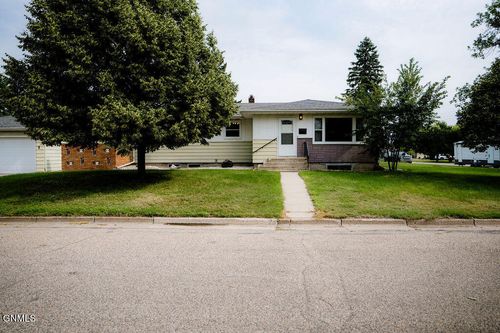 1222 9th Ave Se, Jamestown, ND, 58401-5722 | Card Image