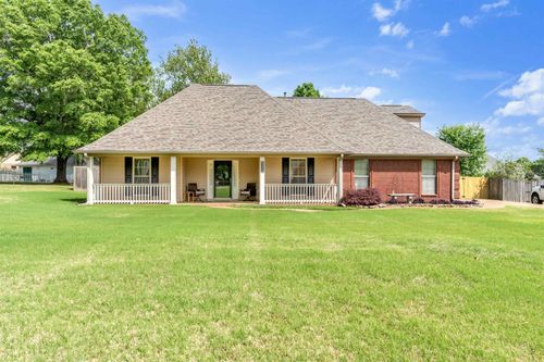 115 Countrywood Ln, Oakland, TN, 38060-4028 | Card Image