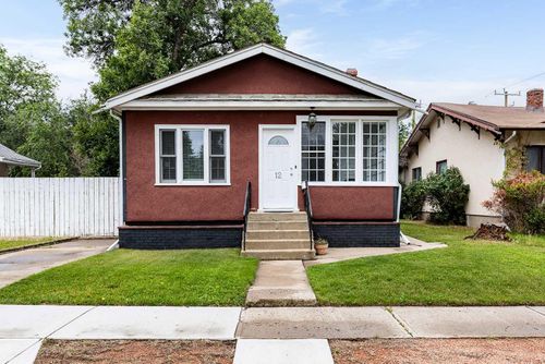 12 5 Street Sw, Medicine Hat, AB, T1A4G4 | Card Image