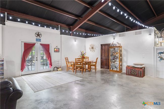 592 Dagg Rd, Home with 1 bedrooms, 2 bathrooms and null parking in Yoakum TX | Image 16