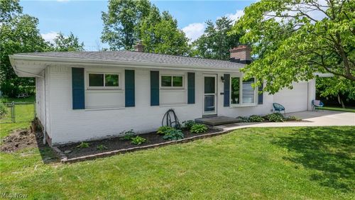 718 Starlight Dr, Seven Hills, OH, 44131-4044 | Card Image