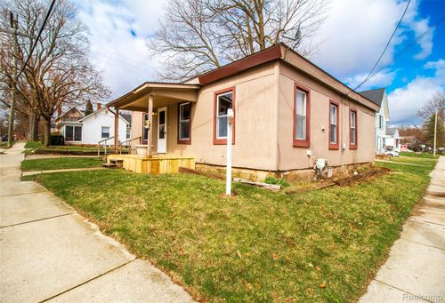 6 Law St, Lapeer, MI, 48446-2131 | Card Image