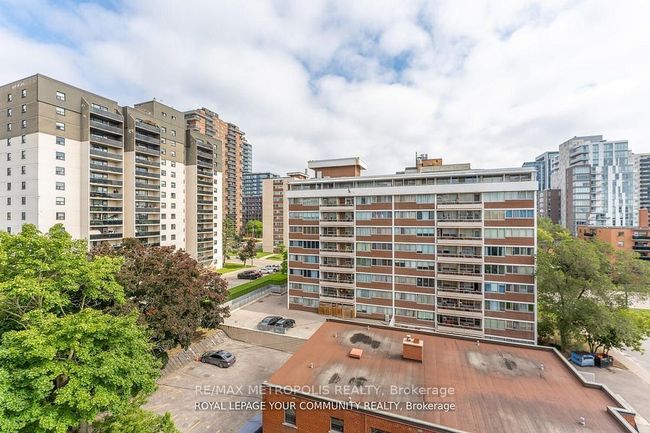 704 - 15 Elizabeth St N, Condo with 3 bedrooms, 2 bathrooms and null parking in Mississauga ON | Image 21