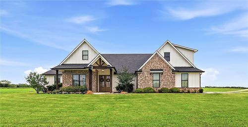 10547 Acacia Ln, Hearne, TX, 77859-1319 | Card Image