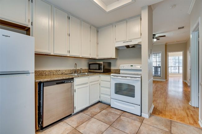 APT-205 - 715 W 22 Nd 1/2 St, Condo with 2 bedrooms, 2 bathrooms and 2 parking in Austin TX | Image 11