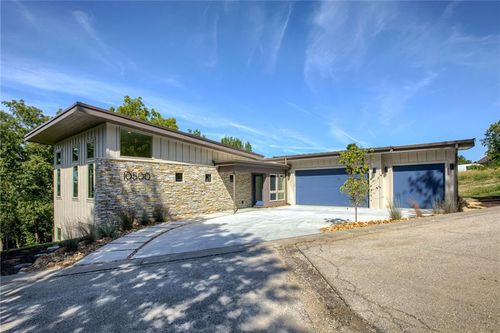10500 Chateau Ln, Parkville, MO, 64152-3408 | Card Image
