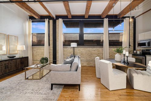 105-215 W Maple Street, Milwaukee, WI, 53204 | Card Image