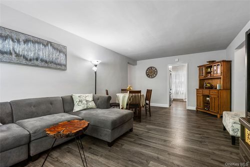 apt-21e-121 N Broadway, White Plains, NY, 10603-3677 | Card Image
